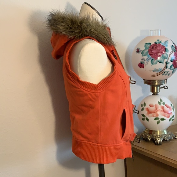 Fall orange Mudd vest with faux fur collared hood. - Picture 5 of 11